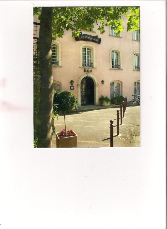 Les Echevins Hotell Tarascon Eksteriør bilde