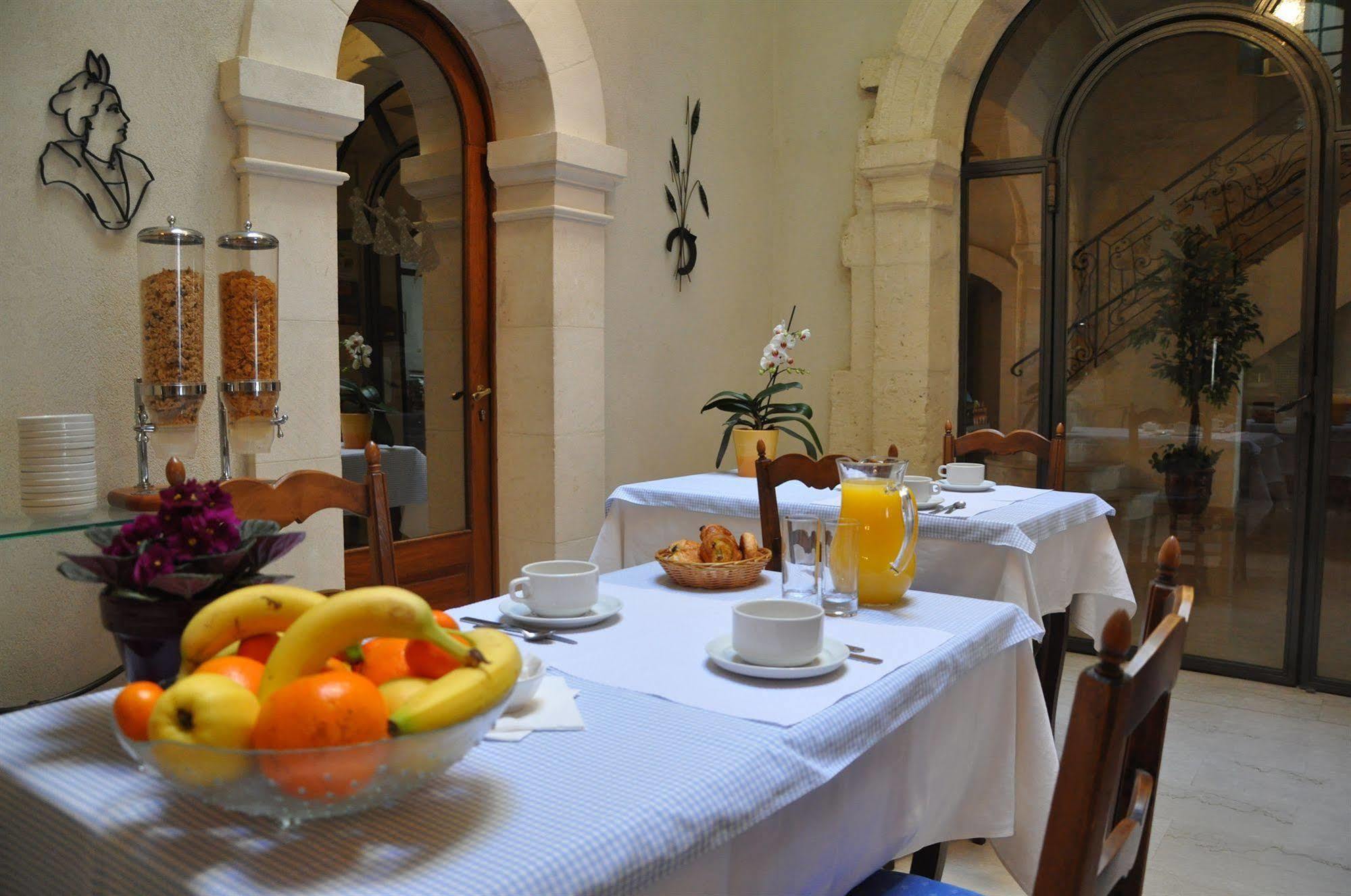 Les Echevins Hotell Tarascon Eksteriør bilde