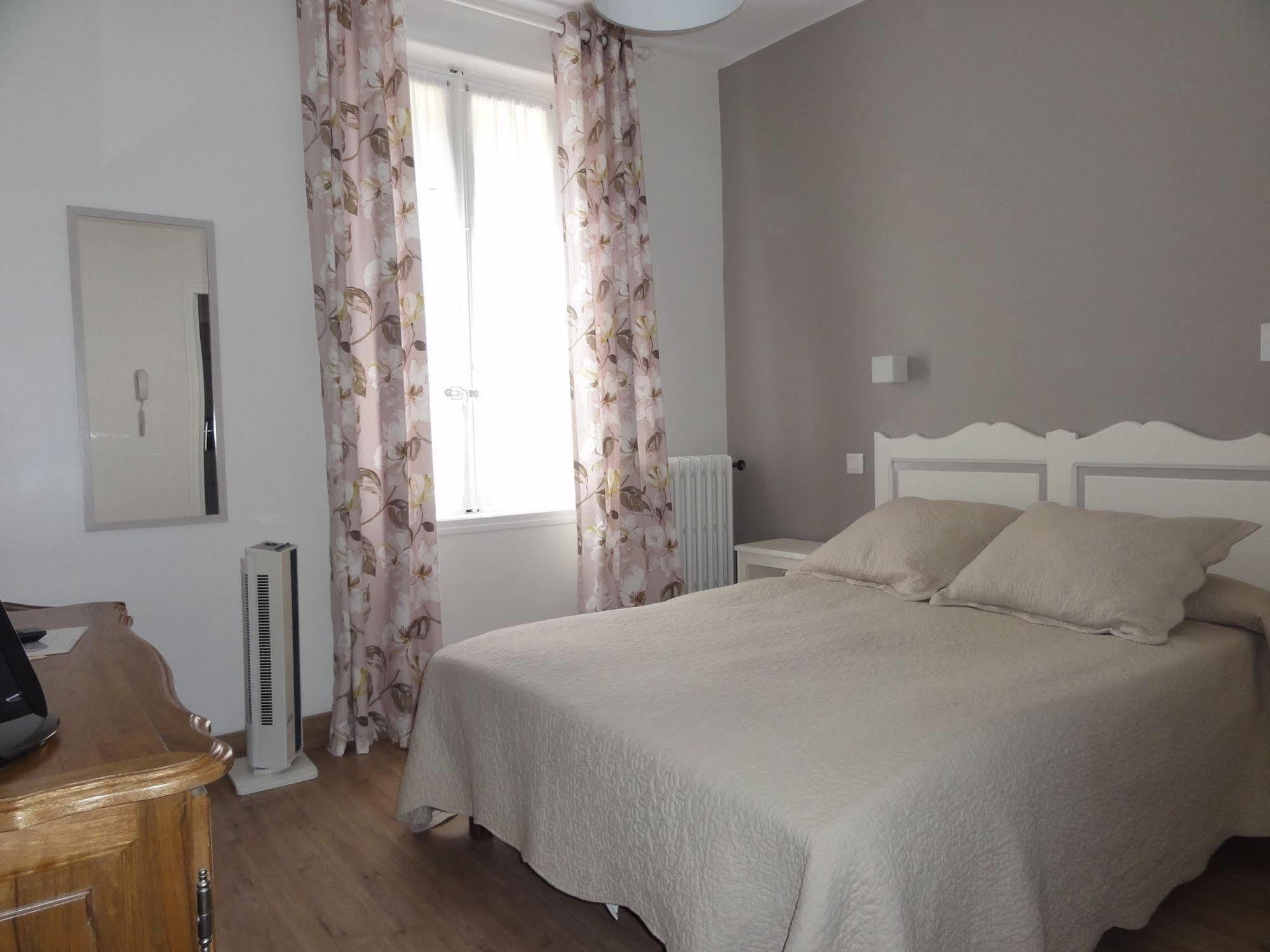 Les Echevins Hotell Tarascon Eksteriør bilde