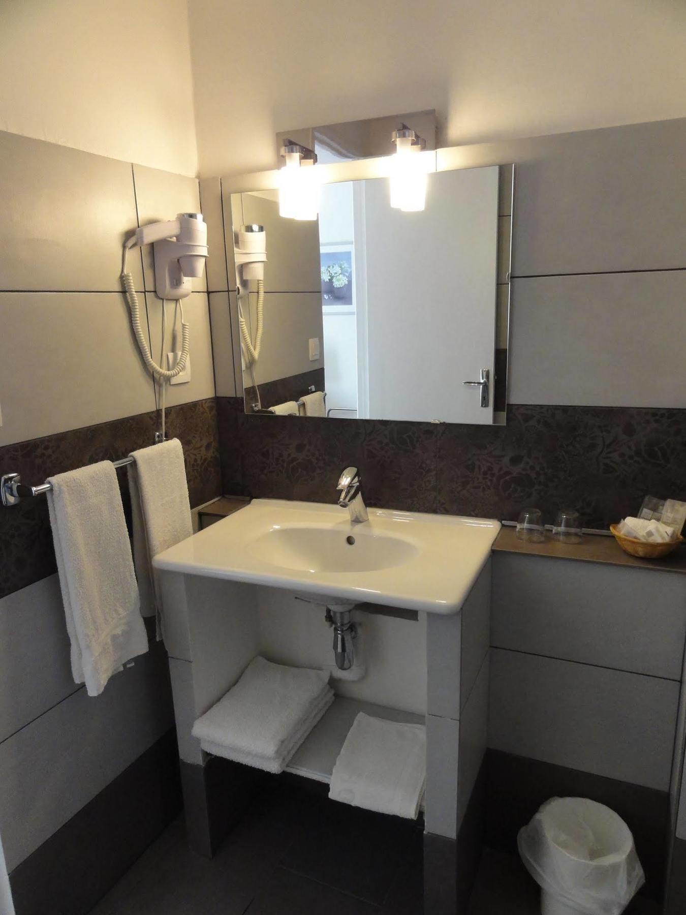 Les Echevins Hotell Tarascon Eksteriør bilde