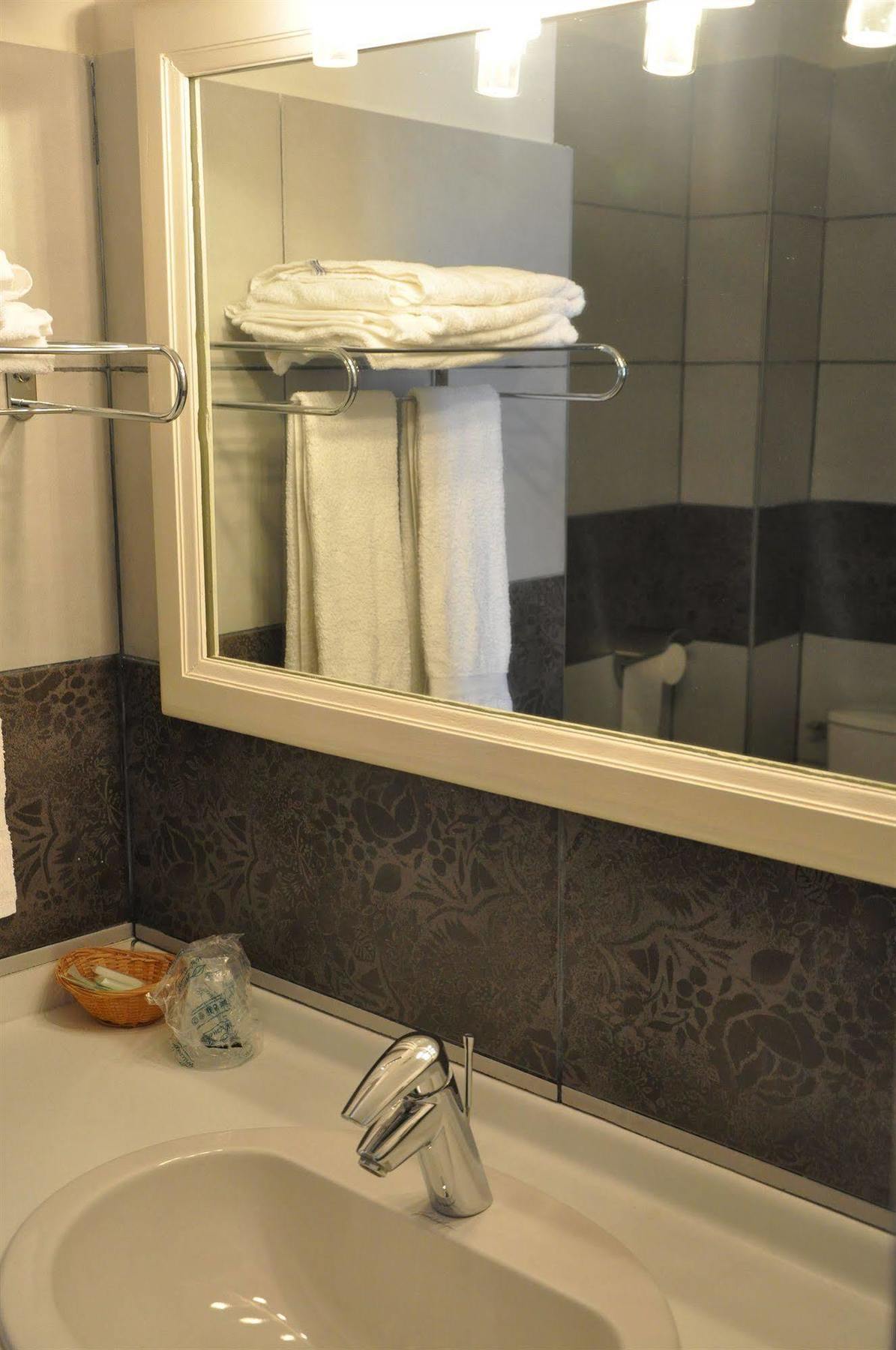 Les Echevins Hotell Tarascon Eksteriør bilde