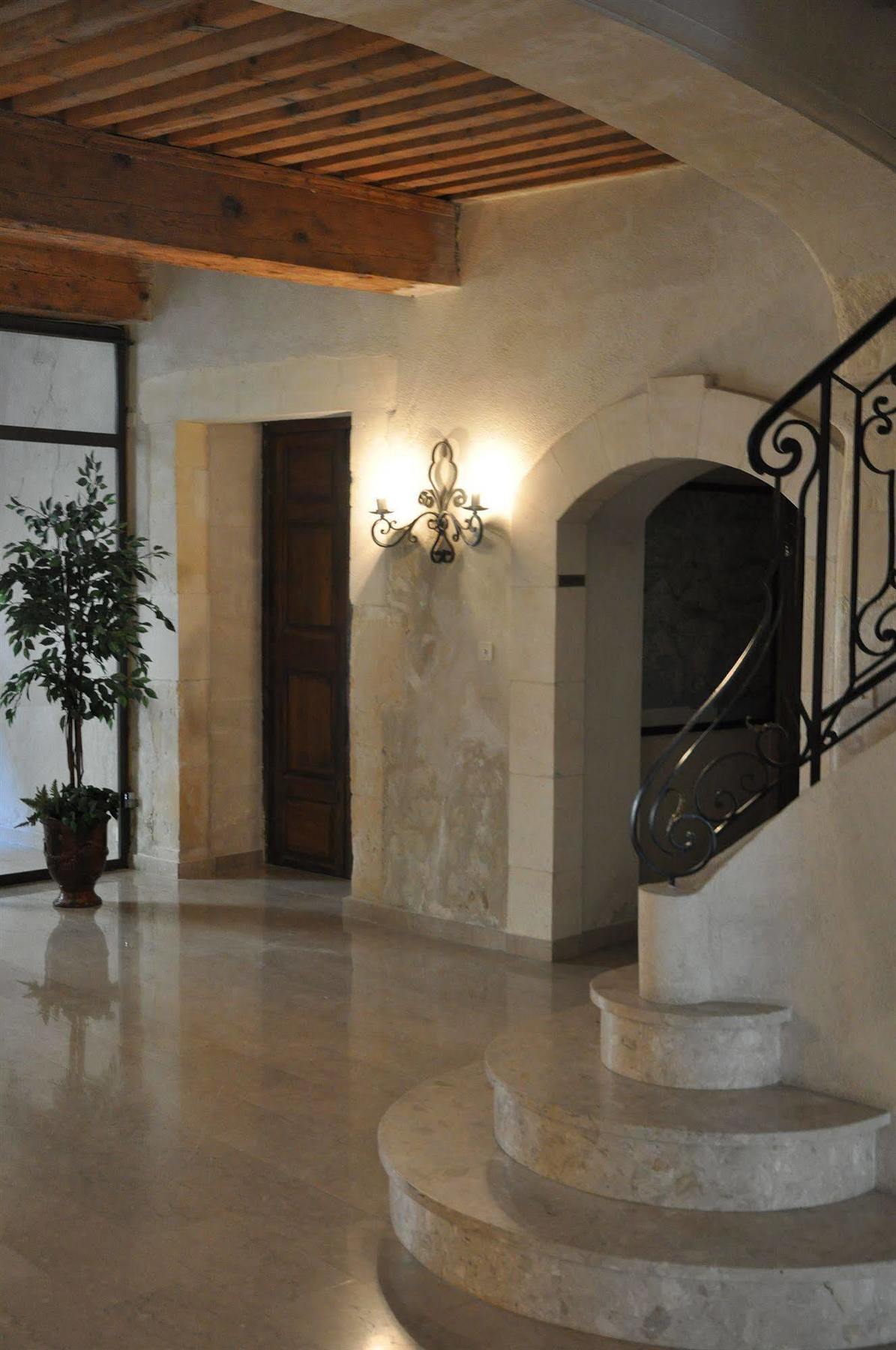 Les Echevins Hotell Tarascon Eksteriør bilde